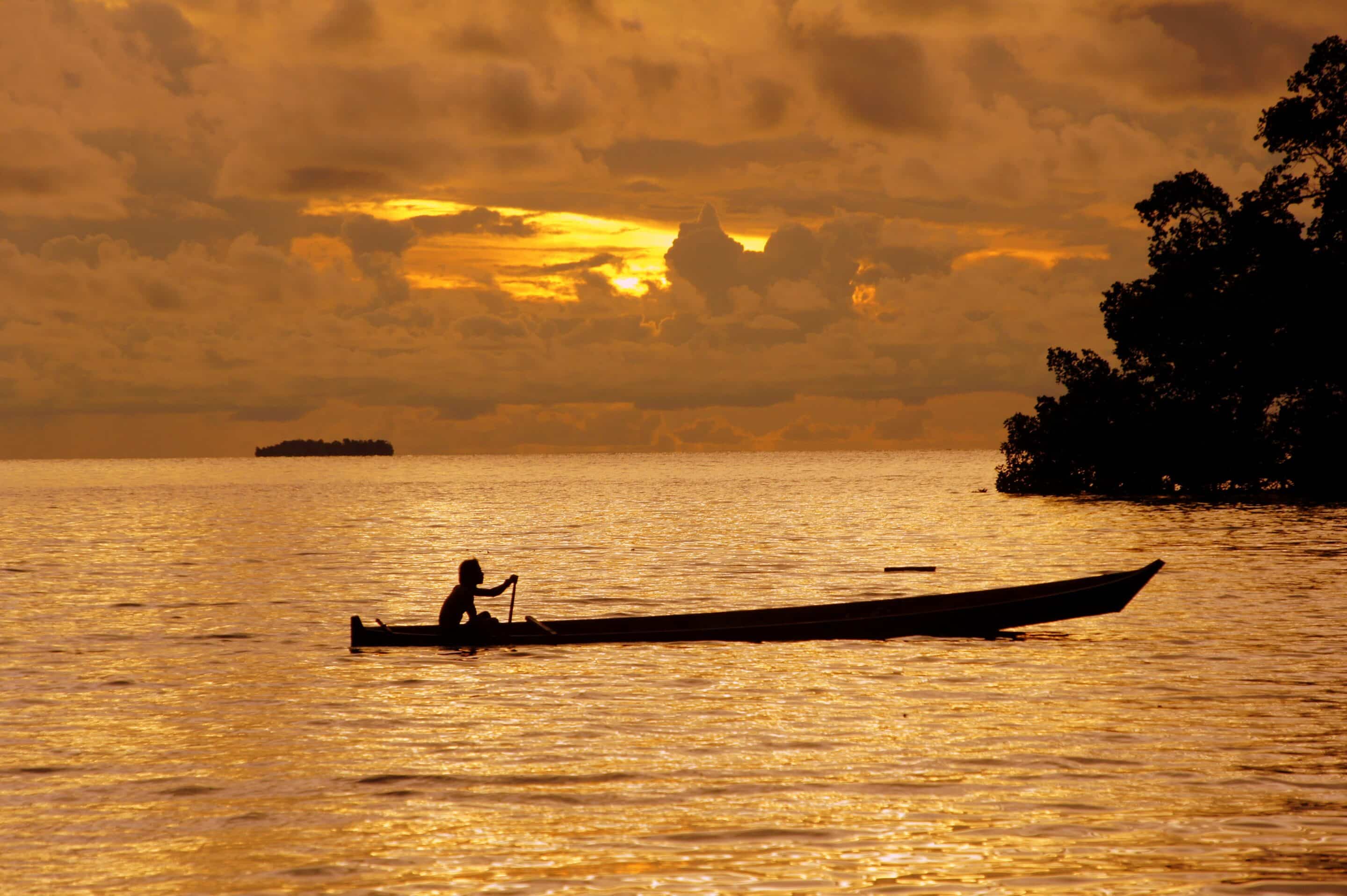 Soirée en pirogue sur les îles Togian Sulawesi