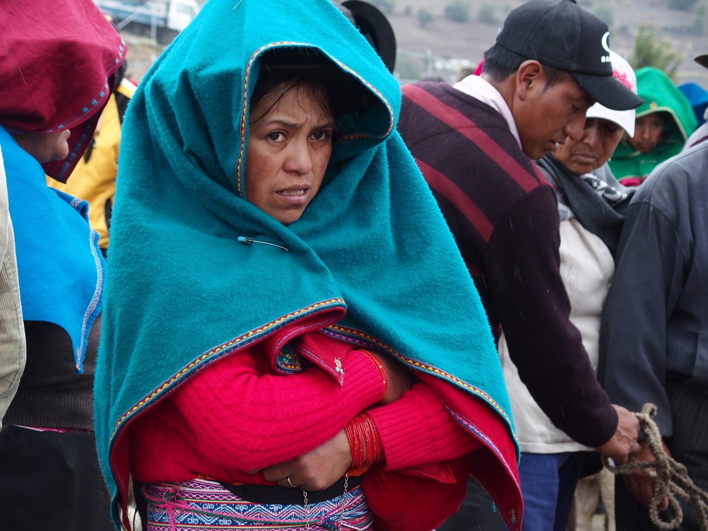 Jolie éleveuse au marché de Guamote Equateur