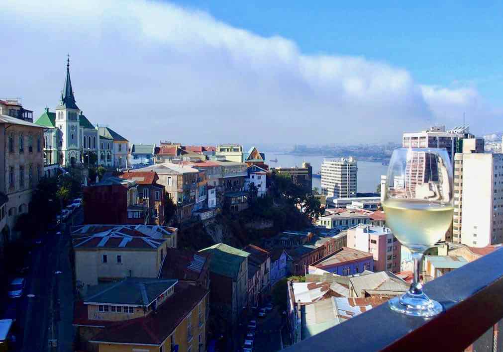 Vue sur la baie de Valparaiso.
