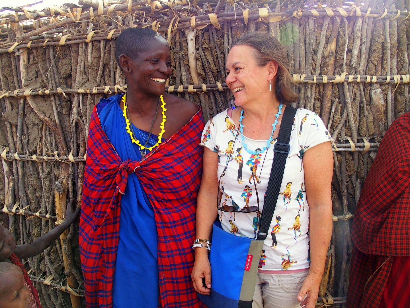 Complicité avec femme Massaï Tanzanie